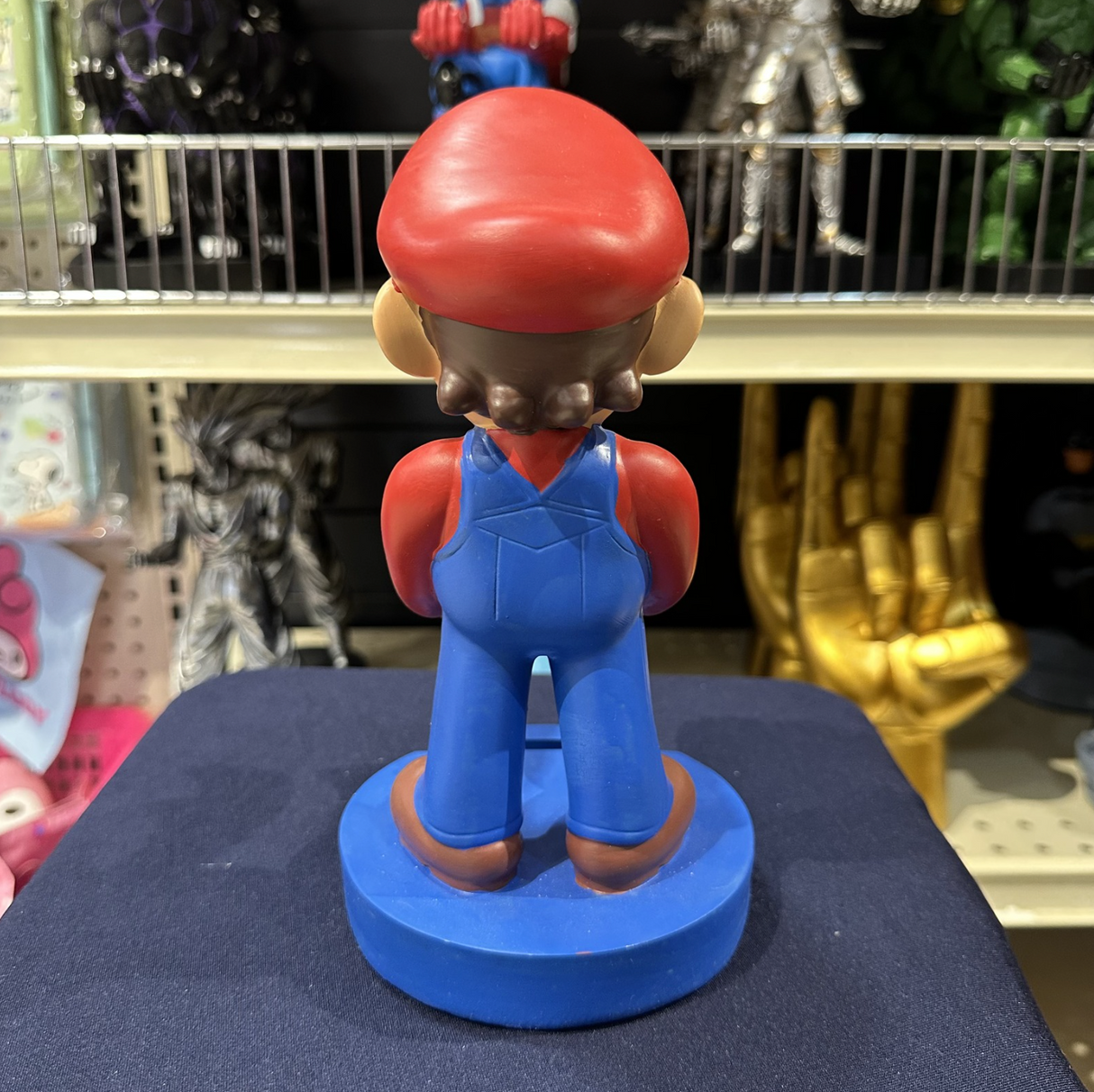 Soporte para Celular y Control Figura Coleccionable Mario Bros (20–23cm) – Organizador de Escritorio Gamer y Geek