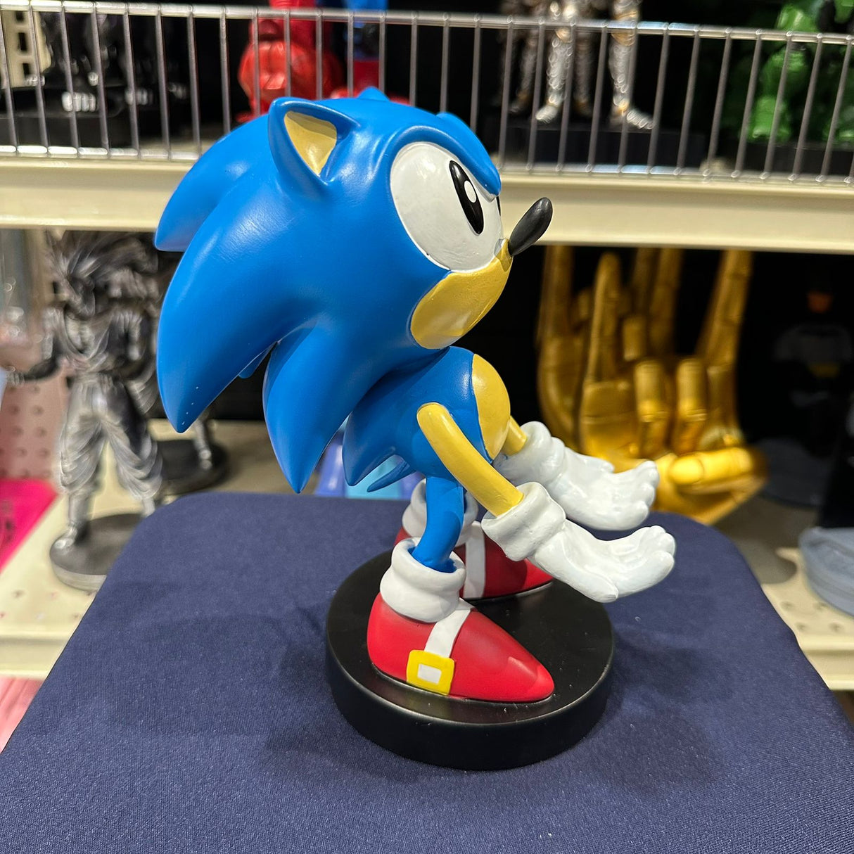 Soporte para Celular y Control Figura Coleccionable Sonic (20–23cm) – Organizador de Escritorio Gamer y Geek