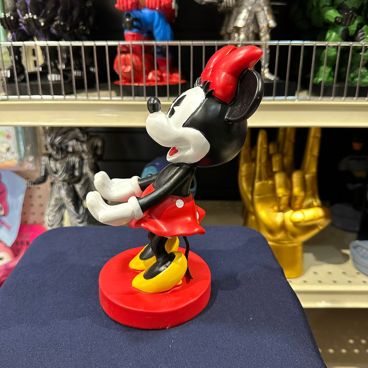 Soporte para Celular y Control Figura Coleccionable Minnie (20–23cm) – Organizador de Escritorio Gamer y Geek