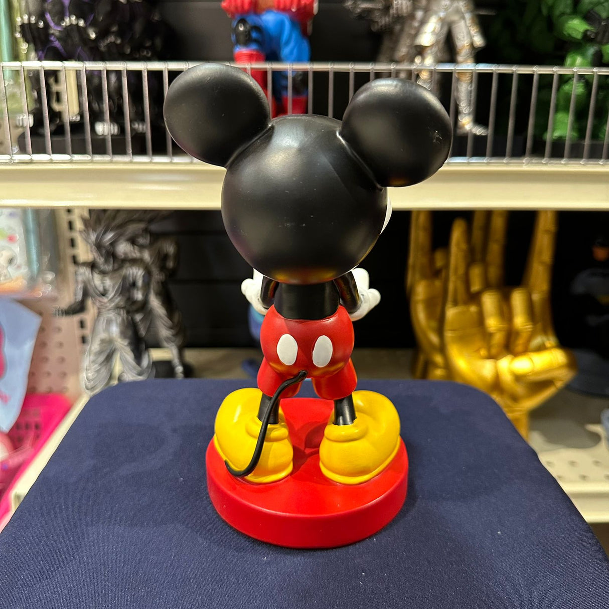 Soporte para Celular y Control Figura Coleccionable Mickey (20–23cm) – Organizador de Escritorio Gamer y Geek