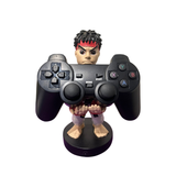 Soporte para Celular y Control Figura Coleccionable KunFu Boy  (20–23cm) – Organizador de Escritorio Gamer y Geek