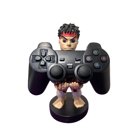 Soporte para Celular y Control Figura Coleccionable KunFu Boy  (20–23cm) – Organizador de Escritorio Gamer y Geek