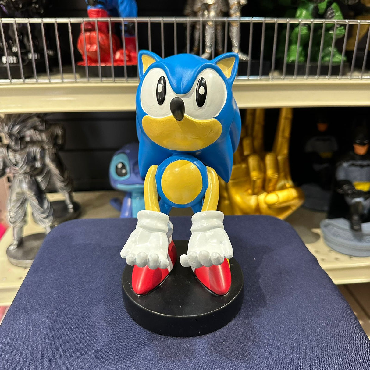 Soporte para Celular y Control Figura Coleccionable Sonic (20–23cm) – Organizador de Escritorio Gamer y Geek