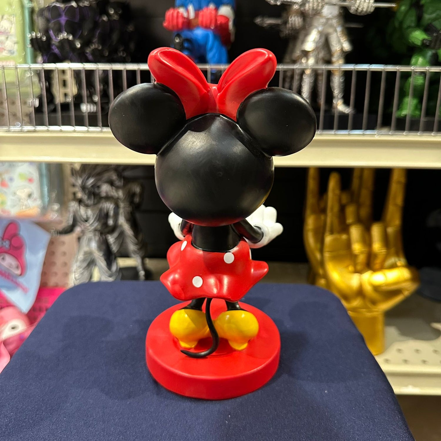 Soporte para Celular y Control Figura Coleccionable Minnie (20–23cm) – Organizador de Escritorio Gamer y Geek