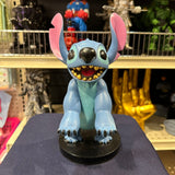 Soporte para Celular y Control Figura Coleccionable Stitch (20–23cm) – Organizador de Escritorio Gamer y Geek