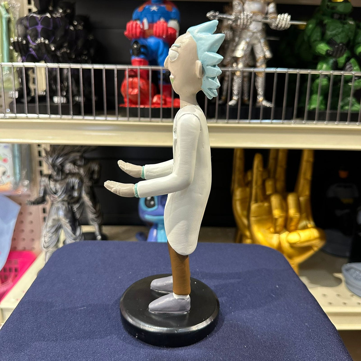 Soporte para Celular y Control Figura Coleccionable Rick and Morty (20–23cm) – Organizador de Escritorio Gamer y Geek