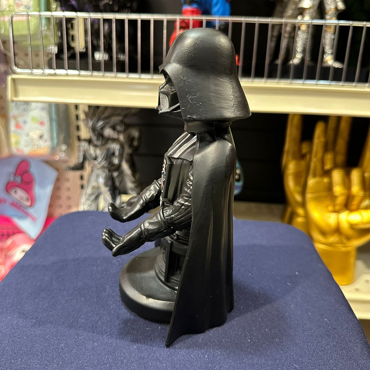 Soporte para Celular y Control Figura Coleccionable Darth Vader (20–23cm) – Organizador de Escritorio Gamer y Geek