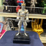 Soporte para Celular y Control Figura Coleccionable Soldado  (20–23cm) – Organizador de Escritorio Gamer y Geek