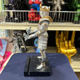 Soporte para Celular y Control Figura Coleccionable Soldado  (20–23cm) – Organizador de Escritorio Gamer y Geek