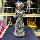 Soporte para Celular y Control Figura Coleccionable Goku (20–23cm) – Organizador de Escritorio Gamer y Geek